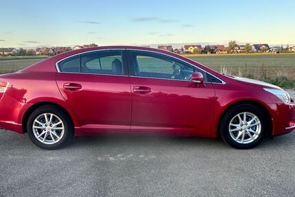 Toyota Avensis 124.000 km 7.900 € Gäufelden 71126