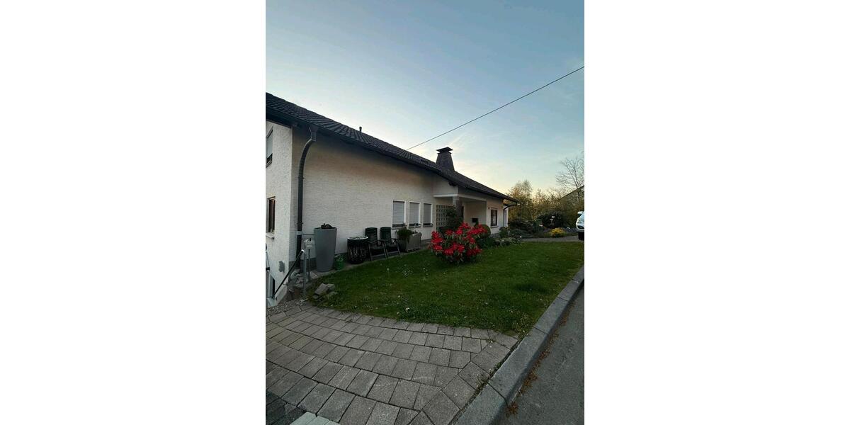 Etagenwohnung Lennestadt - 5.5 Zimmer, 165 m&sup2;, 1.300&euro; | Angebot:26316388