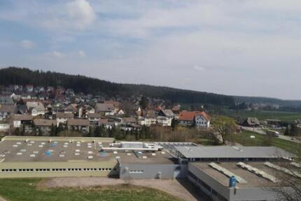 Produkt.- und Lagerhalle mit Büro- und Sozialräumen zimmer