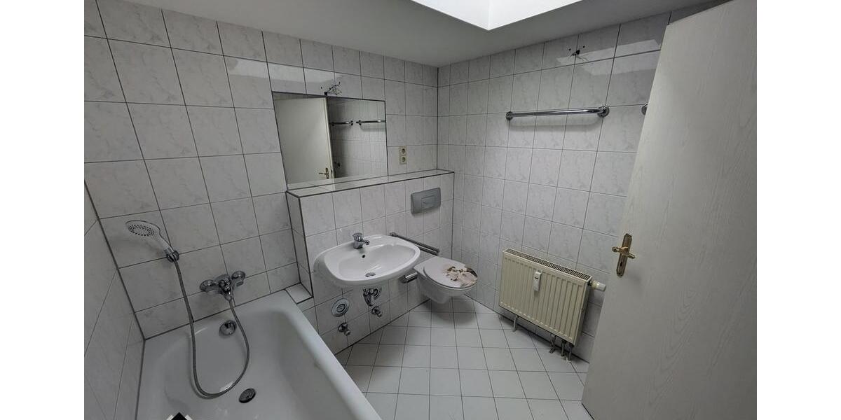 Dachgeschoßwohnung Zwickau - 2 Zimmer, 55 m&sup2;, 270&euro; | Angebot:26008207