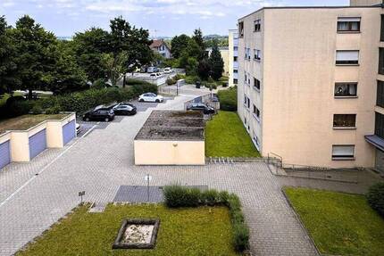 SOFORT FREI -- 3,5 Zimmer-Wohnung mit Balkon und Autostellplatz! 3 zimmer