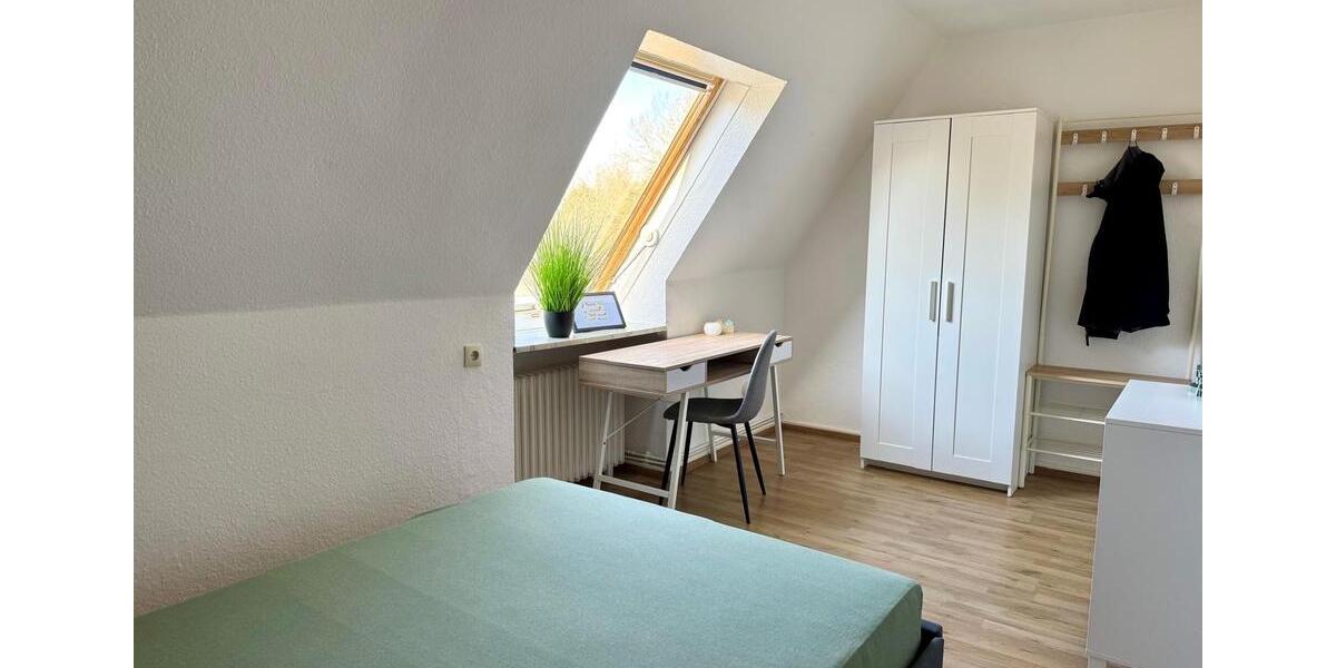 Dachgeschoßwohnung Wilhelmshaven Fedderwardergroden - 2 Zimmer, 32 m&sup2;, 400&euro; | Angebot:25843354