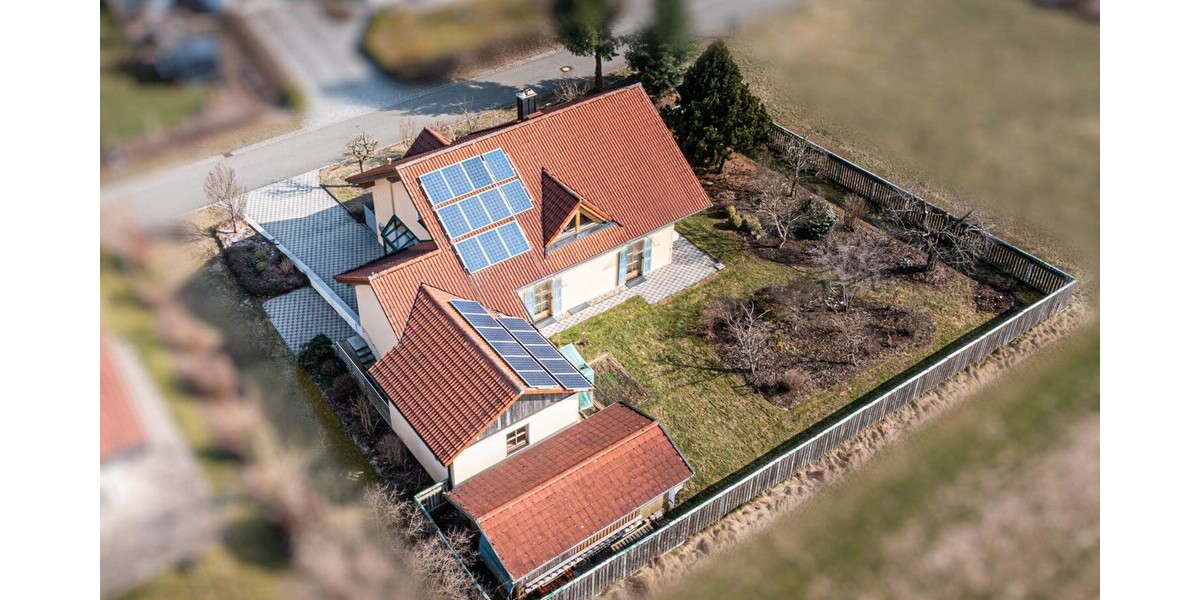 Großzügiges Zuhause mit umzäunten Gartengrundstück und vielseitigem Studio - Einfamilienhaus Schönthal | Angebot:27038045
