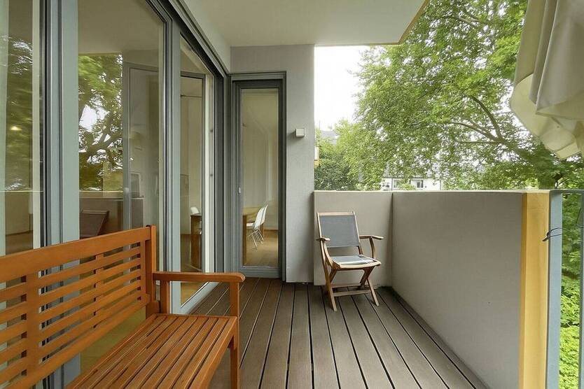 Moderne hochwertige Fünf-Zimmer-Wohnung mit Balkon