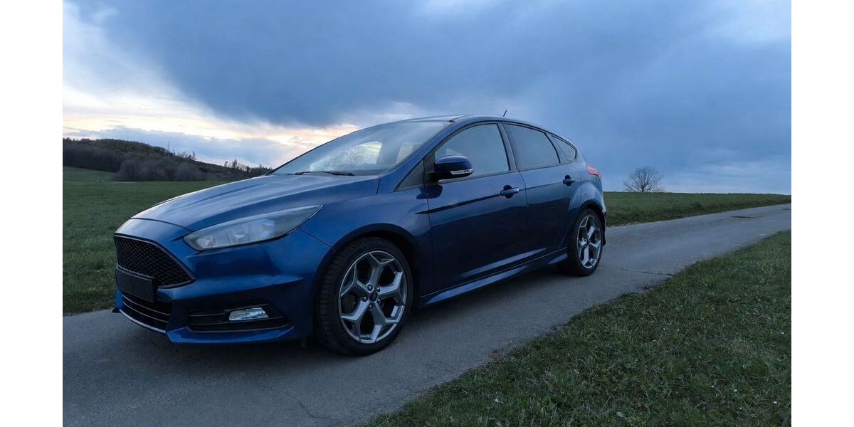 Ford Focus 107.275 km 14.999 &euro; Wenden 57482