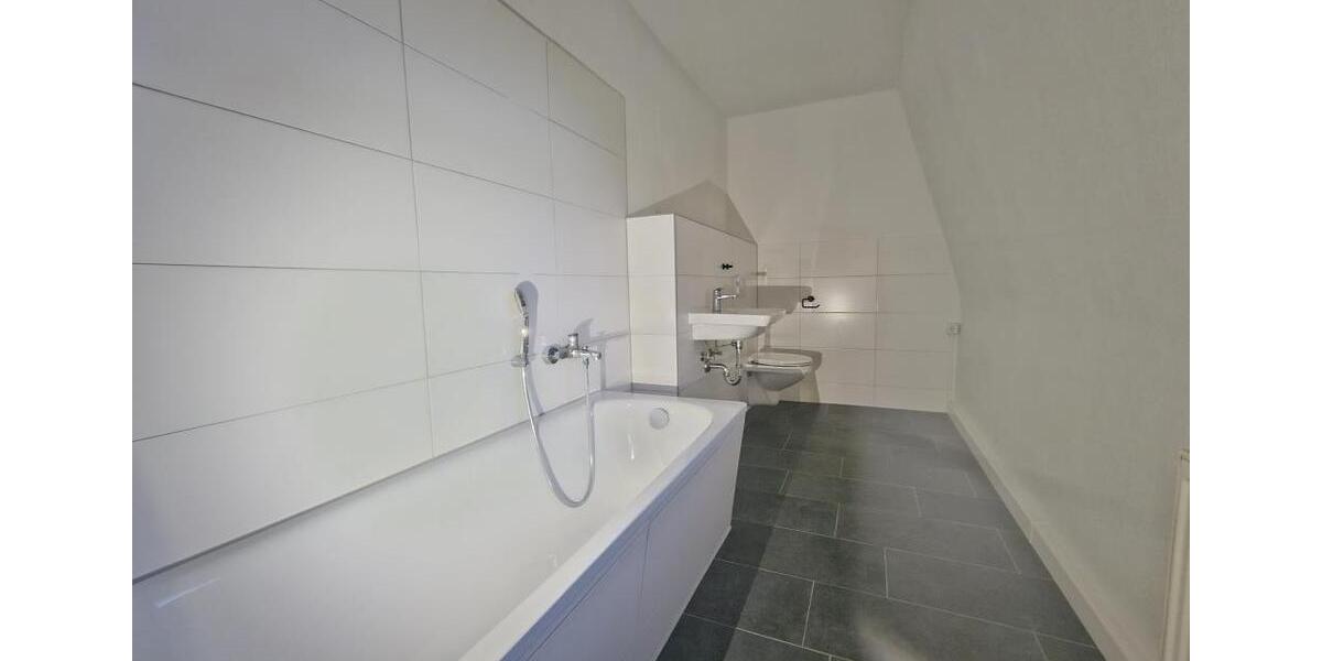Dachgeschoßwohnung Altenburg - 3 Zimmer, 83 m&sup2;, 457&euro; | Angebot:24441335