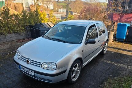 VW Golf 246.000 km 2.599 &euro; Waxweiler 54649