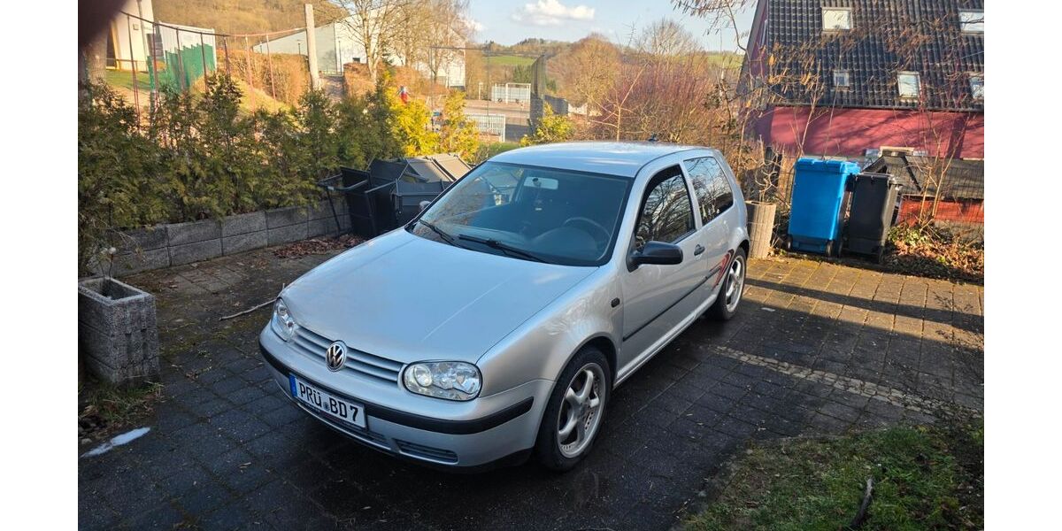 VW Golf 246.000 km 2.599 &euro; Waxweiler 54649