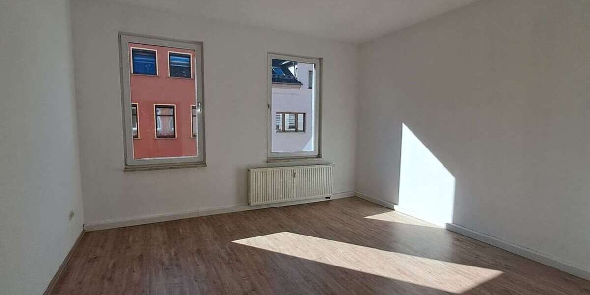 Etagenwohnung Crimmitschau - 3 Zimmer, 76 m&sup2;, 450&euro; | Angebot:26767003