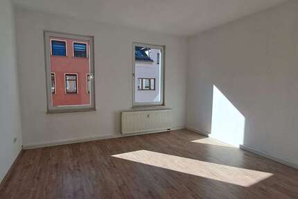 Wohnung Crimmitschau - 3 Zimmer, 76 m&sup2;, 450&euro; | Angebot:26767003