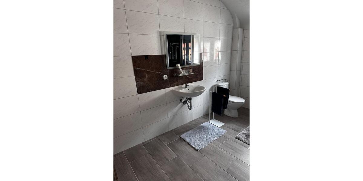 Dachgeschoßwohnung Neunkirchen Heinitz - 3 Zimmer, 90 m&sup2;, 650&euro; | Angebot:26413145