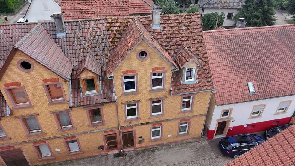 Haus zum Kaufen in Pforzheim 310.000 € 240 m²