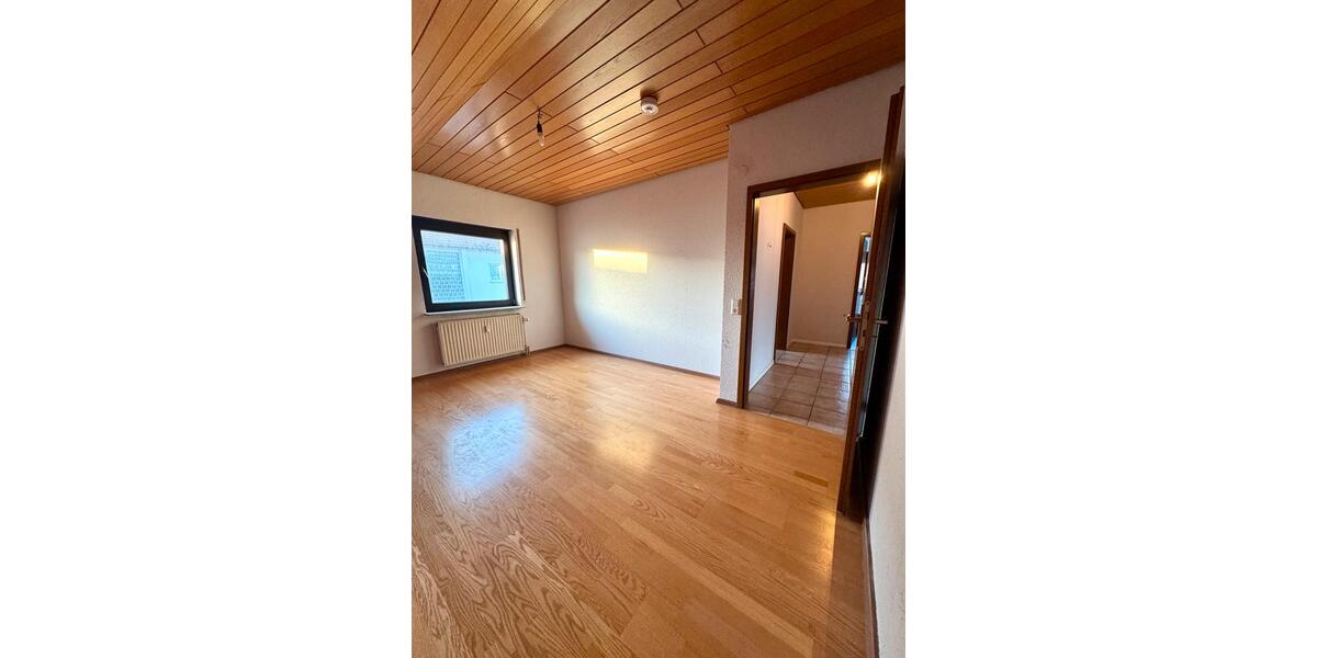 Dachgeschoßwohnung Ketsch - 3 Zimmer, 92 m&sup2;, 1.050&euro; | Angebot:25958690