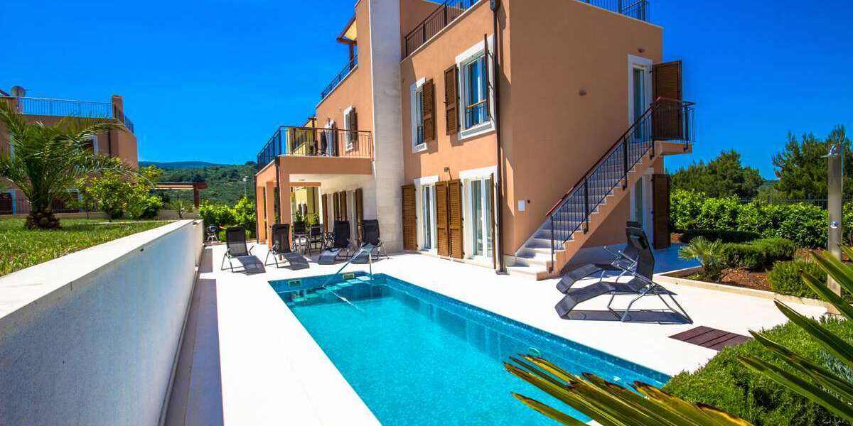 Einfamilienhaus Brac - 4 Zimmer, 207 m&sup2;, 600.000&euro; | Angebot:12622255