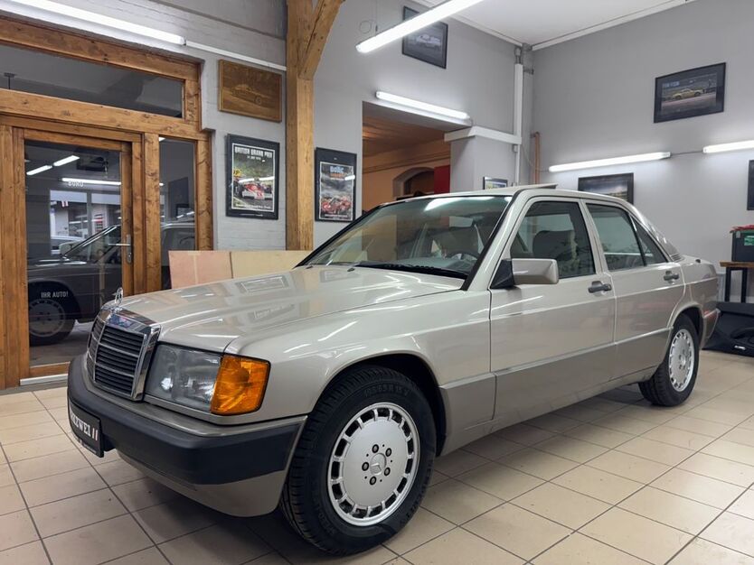 Mercedes-Benz 190 238.000 km 15.500 € Welle 21261
