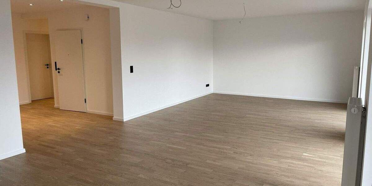 Hochwertige, energetisch sanierte 5-Zimmer-EG-Wohnung mit Balkon, Garten u. 2 Garagenstellplätzen 5 zimmer