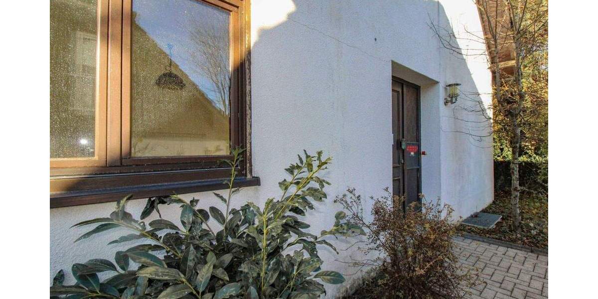 Aufgeteiltes Wohn- und Bürohaus in Sackgassenlage mit Tiefgarage und großem Naturgarten 1 zimmer