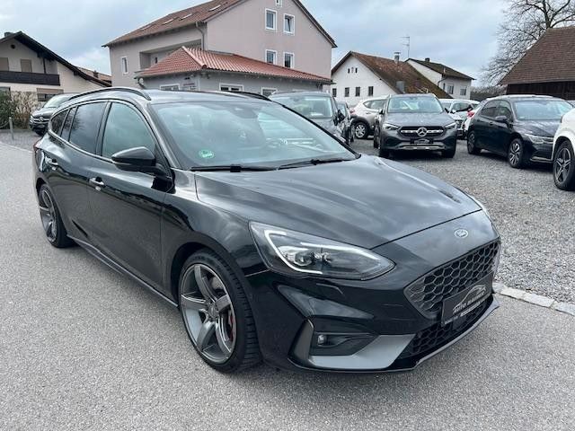 Ford Focus 139.000 km 16.490 &euro; Roding 93426