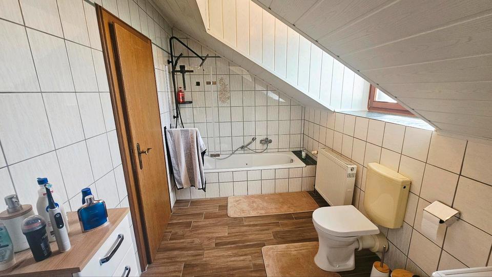 Dachgeschoßwohnung Mallersdorf-Pfaffenberg Pfaffenberg - 3.5 Zimmer, 120 m&sup2;, 800&euro; | Angebot:26624053