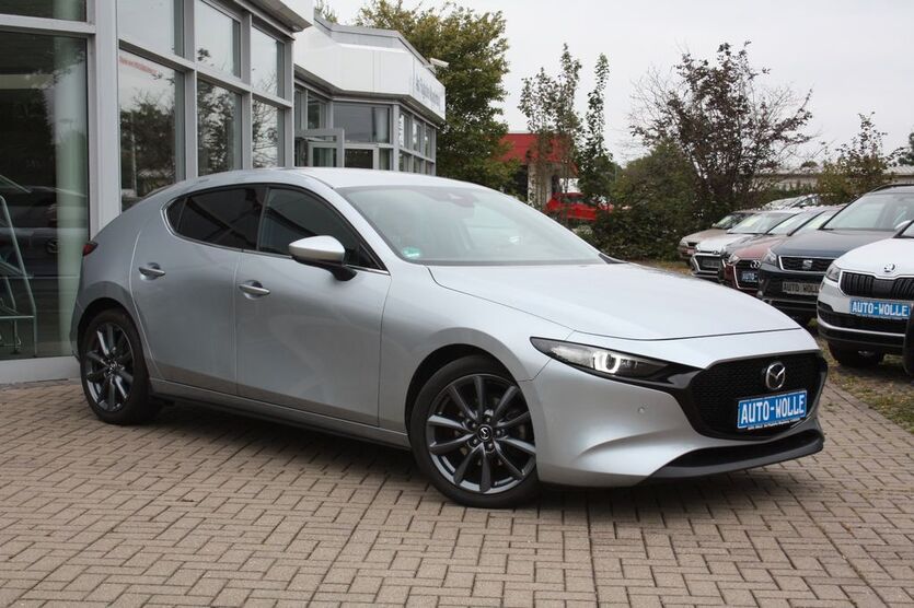 Mazda 3 27.225 km 18.950 € Magdeburg 39120