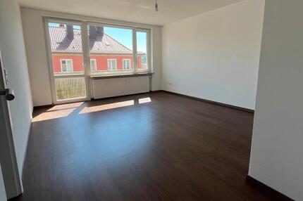 Moderne 2,5 Zi-Wohnung mit 2 Balkonen, Ringpark, frei ab sofort