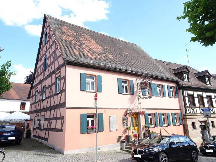 Denkmalgeschütztes Anwesen mit Gastronomie, Wohnungen und Scheune im Stadtzentrum von Herzogenaurach zimmer