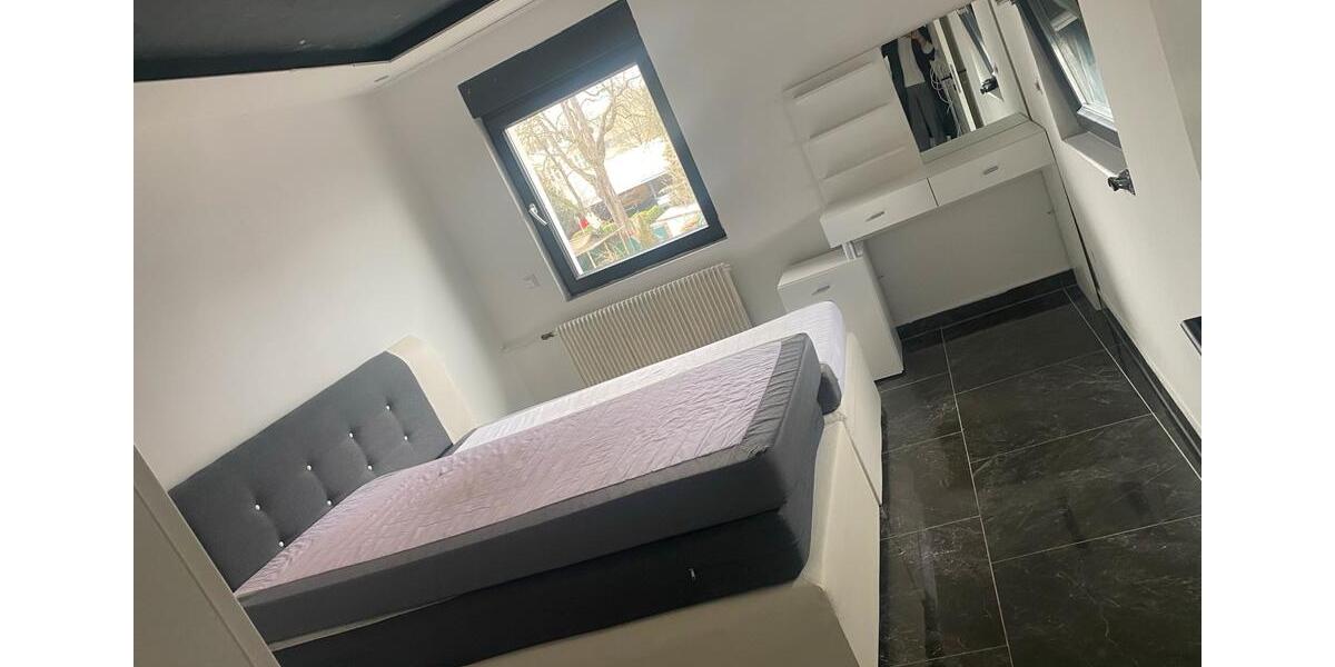 Einfamilienhaus Nürtingen - 6 Zimmer, 225 m&sup2;, 2.000&euro; | Angebot:26387440