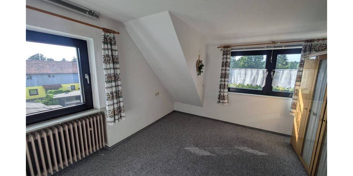 Doppelhaushälfte Waldsassen - 8 Zimmer, 146 m&sup2;, 165.000&euro; | Angebot:25678476