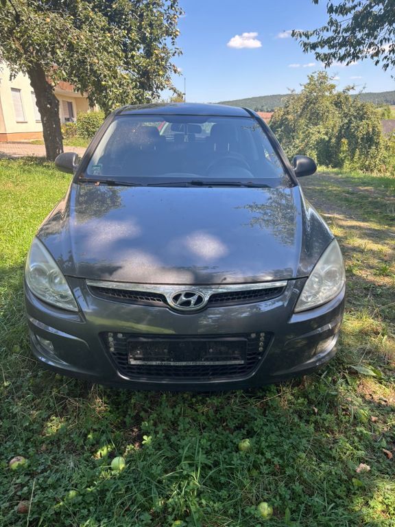 i30