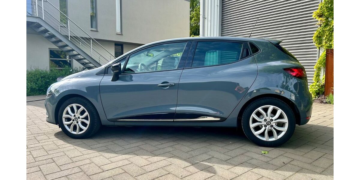 Renault Clio 69.200 km 8.350 &euro; Düsseldorf 40591
