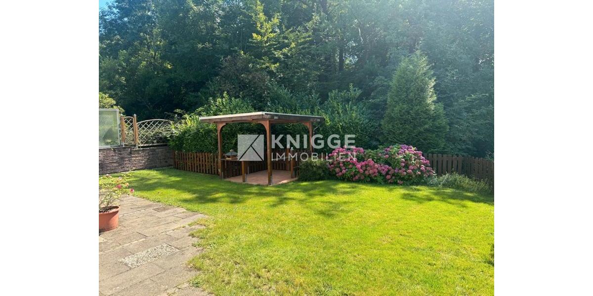 Bungalow Bergisch Gladbach Alt-Frankenforst - 6 Zimmer, 186 m&sup2;, 1.860&euro; | Angebot:24690728