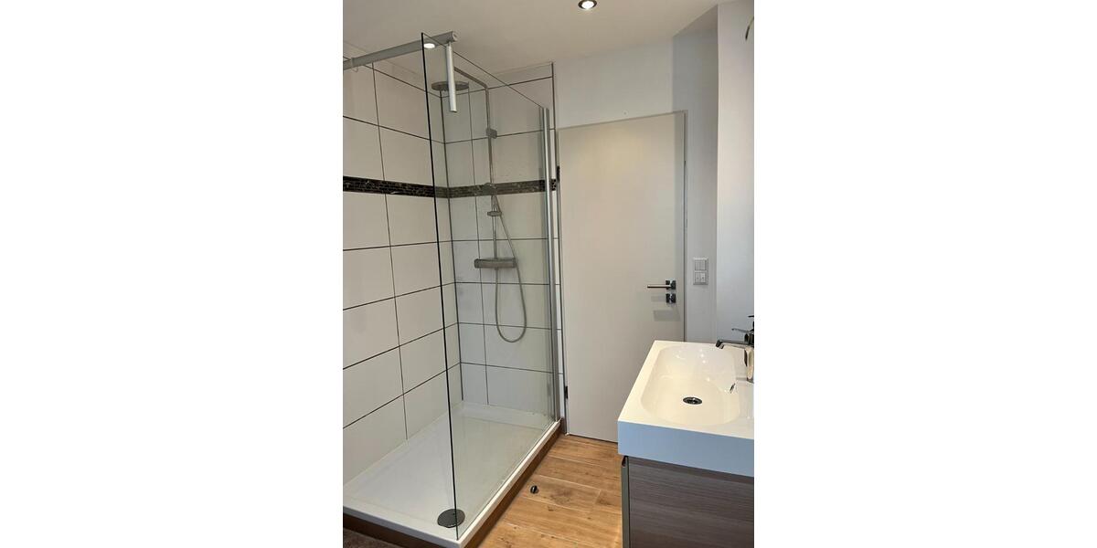 Großzügiges Einfamilienhaus mit Einliegerwohnung - provisionsfrei 7 zimmer