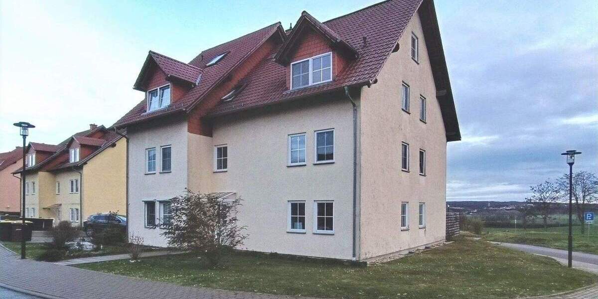 Wohnen mit Weitblick, charmante 3-Raum-Maisonettewohnung im Dachgeschoss mit Balkon! 3 zimmer