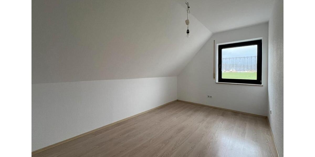 Dachgeschoßwohnung Jena - 5 Zimmer, 95 m&sup2;, 1.100&euro; | Angebot:26384249