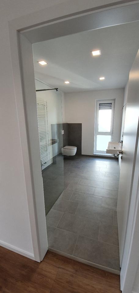 Charmante 2-Zimmer Dachgeschosswohnung mit Großen Balkon in Disse zimmer