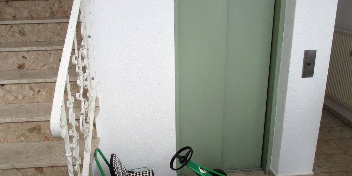 Gewerbehalle mit Büro-Wohngebäude in Dortmund-Marten zimmer