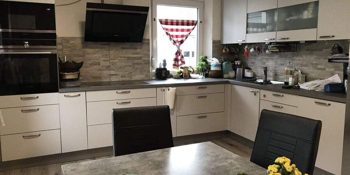 Doppelhaushälfte Uffenheim - 7 Zimmer, 182 m&sup2;, 275.000&euro; | Angebot:25777026
