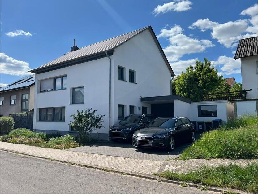 Freistehendes Einfamilienhaus mit tollem Grundstück