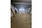 Pfeilerfreie Lagerhalle mit 2 Rolltoren, Büro, Lager, Teeküche, WC & zusätzl. Freifläche zimmer