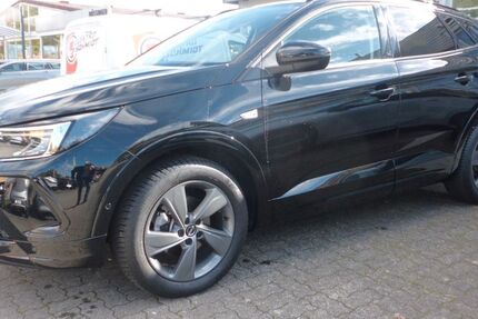 Opel Grandland (X) 11.379 km 26.590 € Emmendingen 79312