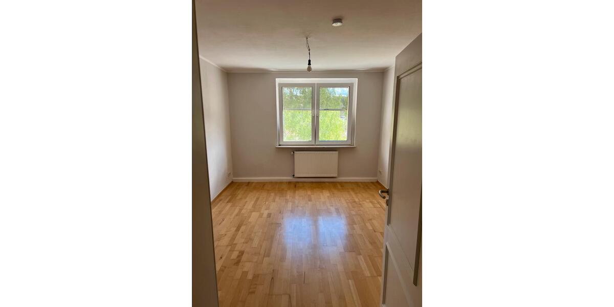 Dachgeschoßwohnung Altenburg - 3 Zimmer, 58 m&sup2;, 55.000&euro; | Angebot:27017040