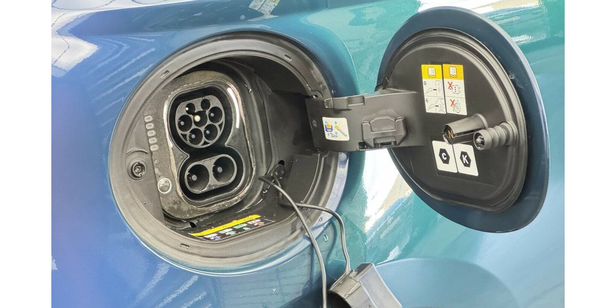 Fiat 500e Action CarPlay Android Automatik 1.Hand 32.900 km 11.570 &euro; Lich 35423