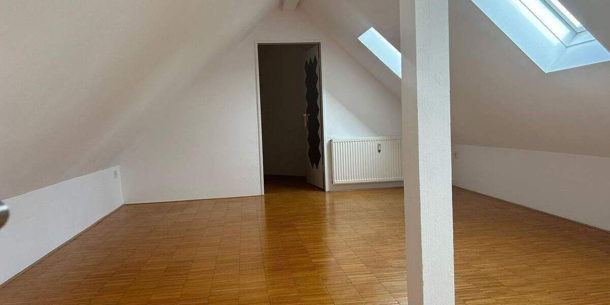 Etagenwohnung Weißenfels - 3 Zimmer, 109 m&sup2;, 800&euro; | Angebot:24990147