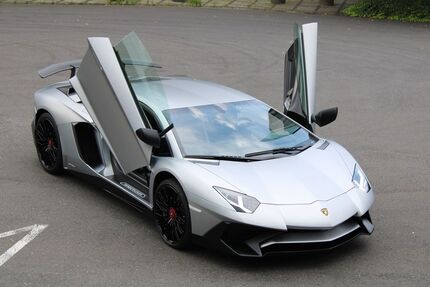 Lamborghini Aventador 19.817 km 459.750 € Düsseldorf 40233