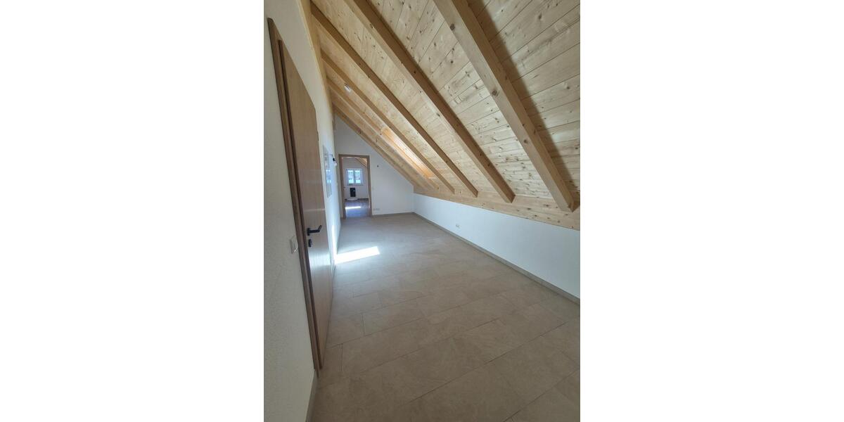 Dachgeschoßwohnung Bad Tölz - 4 Zimmer, 138 m&sup2;, 2.200&euro; | Angebot:26315210
