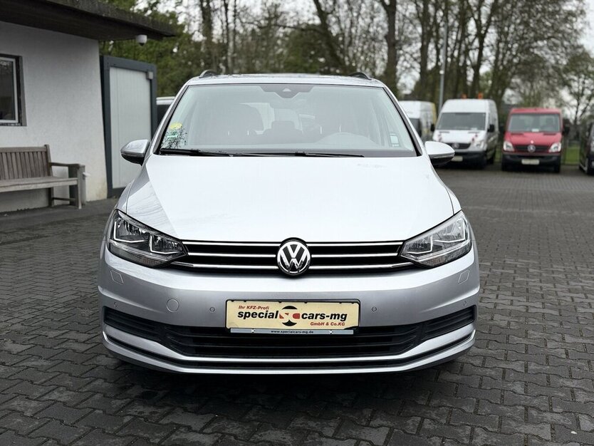 VW Touran 7 Sitze / Automatik / AHK / 1. Hd / Navi 110.000 km 24.490 € Mönchengladbach 41066