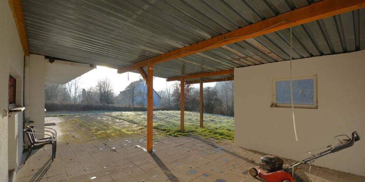 Ruhig gelegenes Wohnhaus mit Balkon, Terrasse, Garage, Carport und Aussicht in Gerolstein-Müllenborn 5 zimmer