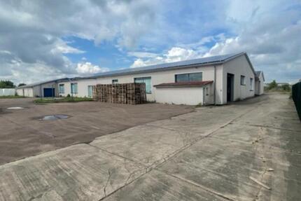 Halle auf großem Grundstück in der Nähe von Magdeburg zimmer