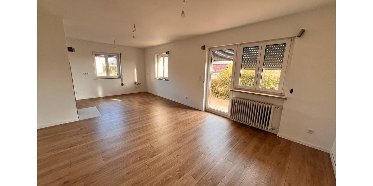 Erdgeschoss-Wohnung mit Terrasse und privatem Garten in ZFH 3 zimmer