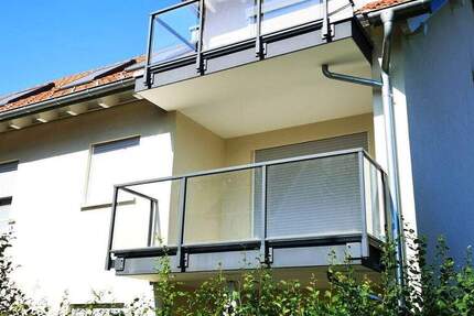 Ab 01.03.26: Neuwertige 2-Zi.-OG-Whg. mit großem Balkon, EBK, TG-Platz und Stellplatz 2 zimmer